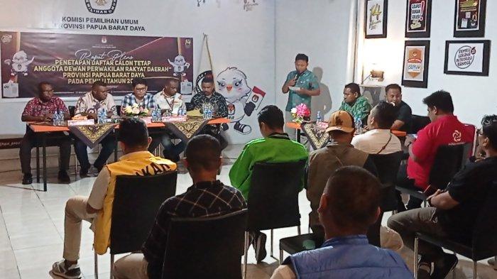 KPU Papua Barat Daya melakukan rapat pleno penetapan daftar calon tetap (DCT) Anggota DPRD Papua Barat Daya Pemilu Tahun 2024, Jumat (3/11/2023).(tribunsorong.com/safwan)