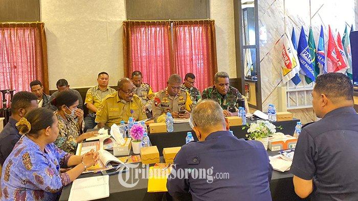 Tampak sejumlah Forkopimda Sorong Selatan mengahdiri rapat di Aula KPU Sorong Selatan, Selasa (30/1/2024).