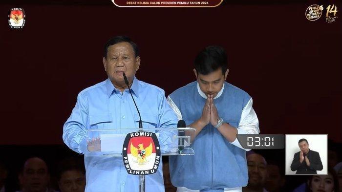 Prabowo Subianto meminta maaf saat debat kelima Pilpres 2024, Gibran Rakabuming Raka merunduk.