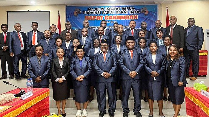 Anggota MRPBD foto bersama usai menggelar rapat internal.