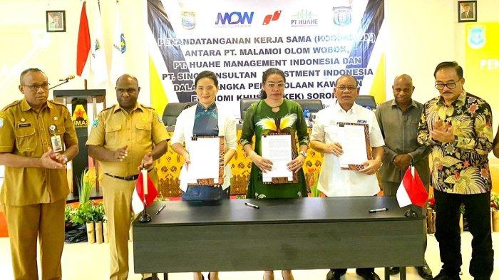 Penandatanganan kerja sama (konsorsium) dalam rangka pengelolaan Kawasan Ekonomi Khusus (KEK) Sorong di Hotel Aimas and Convention Centre, Kabupaten Sorong, Papua Barat Daya, Selasa (28/5/2024).