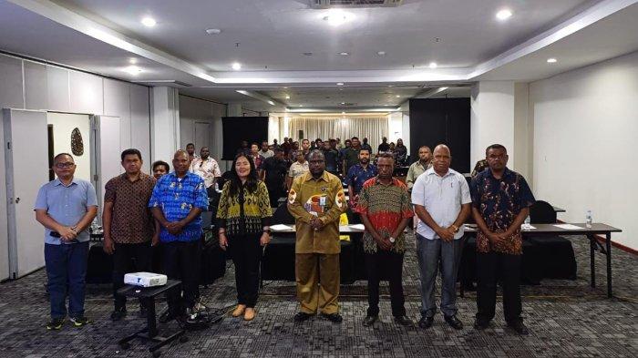 Foto bersama peserta Bimtek RAB Tahun Anggaran 2025 yang digelar Pemkab Maybrat di M Hotel, Kota Sorong, Papua Barat Daya, Jumat (1/11/2024).