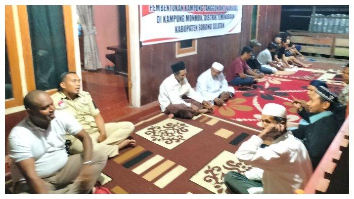 Diskusi Satnarkoba Polres Sorong Selatan membentuk kampung tangguh di Kampung Monmok