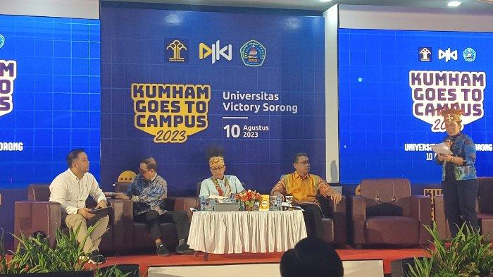 Wamenkumham bersama para akademisi menggelar diskusi dalam acara