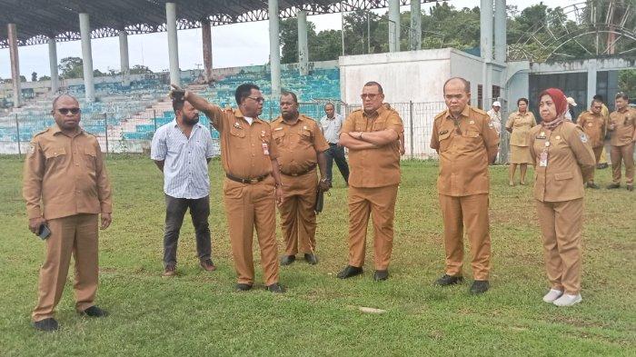 Pj Gubernur Papua Barat Daya Muhammad Musa'ad tinjau lokasi peletakan batu pertama pembangunan kantor Gubernur Selasa (11/7/2023).