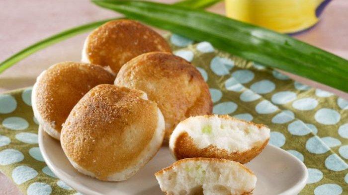 Resep membuat kue apem tape ketan hitam untuk camilan lezat di rumah.