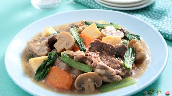 Resep membuat daging sapi cah jamur tahu yang lezat untuk sajian makan siang.