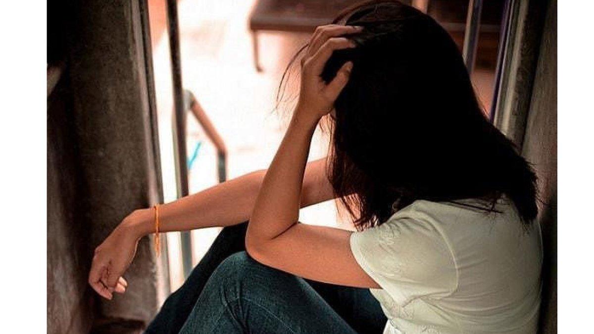 Istri merasa sedih saat rumah tangganya harus kandas.