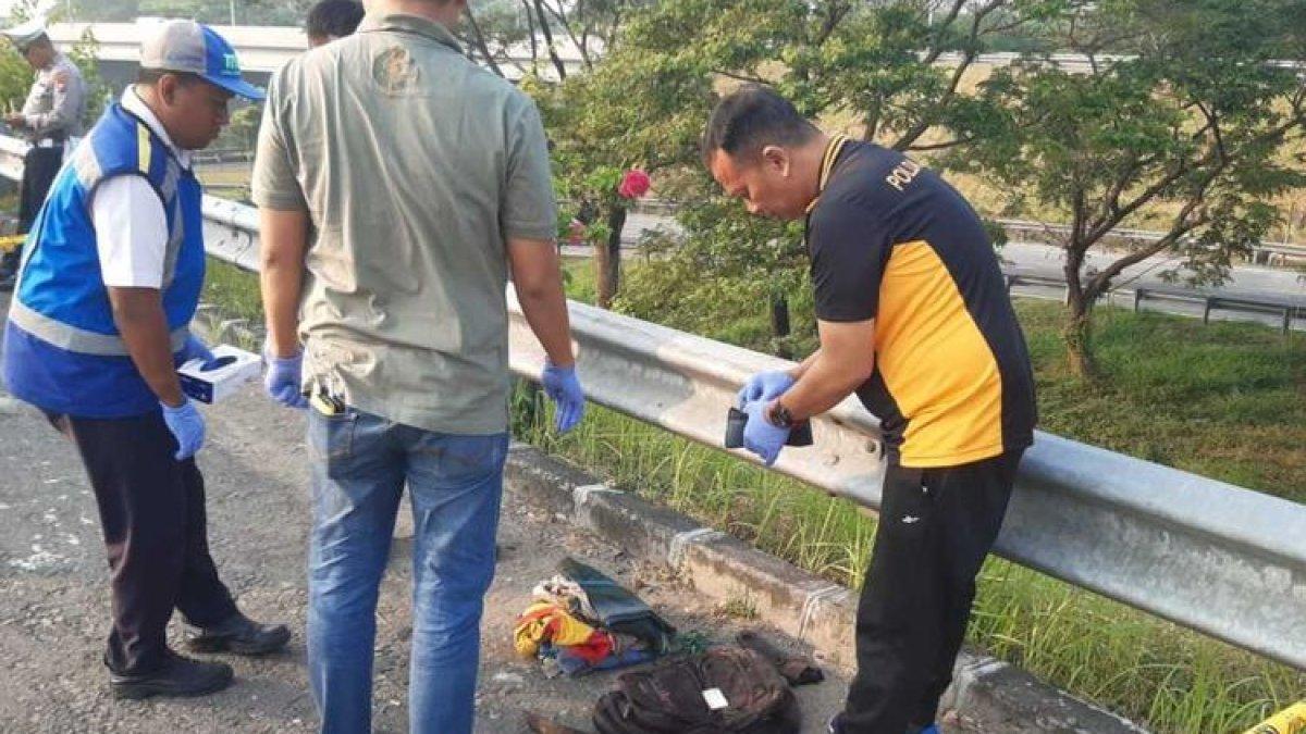 Lokasi ditemukannya mayat pria berbaju batik di Tol Sumo