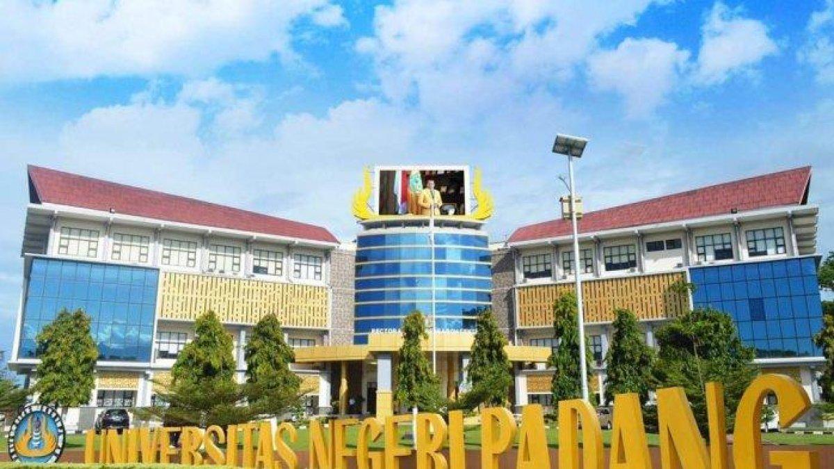 Penampakan depan kampus Universitas Negeri Padang (UNP)