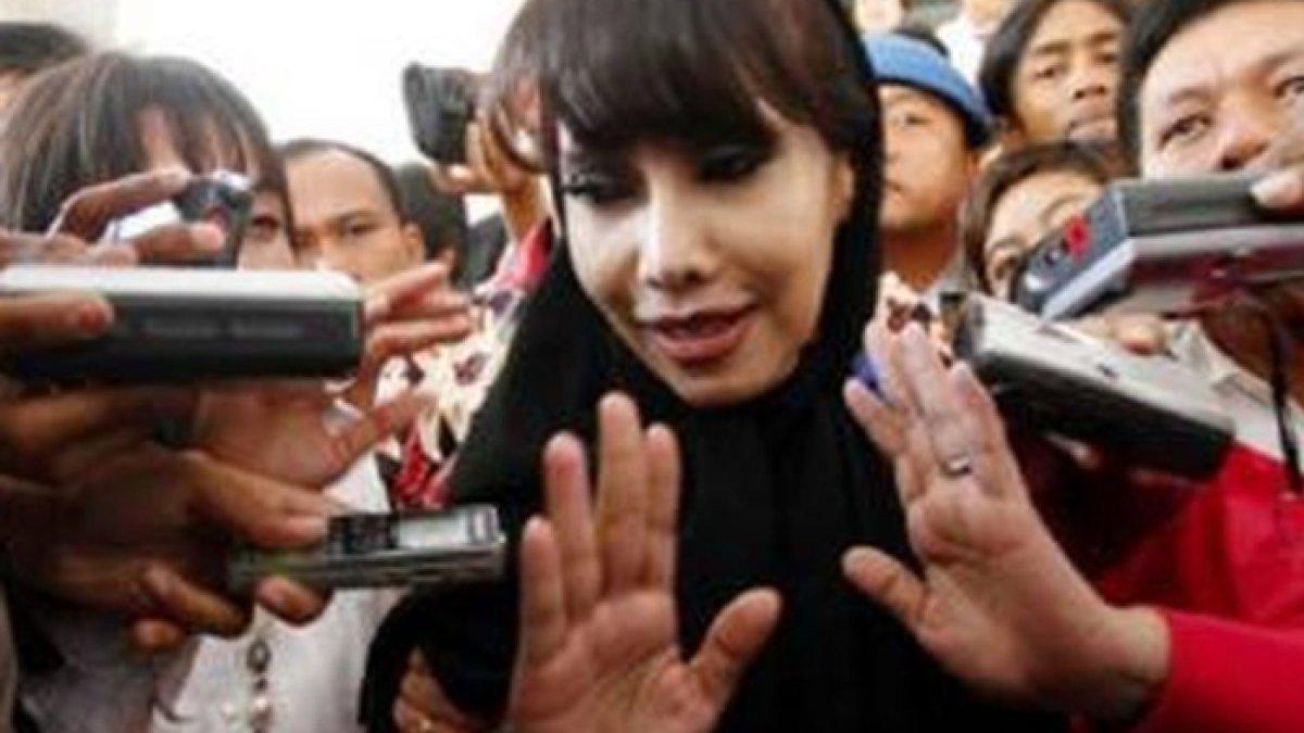 Sosok Malinda Dee artis yang nikahi anak sendiri