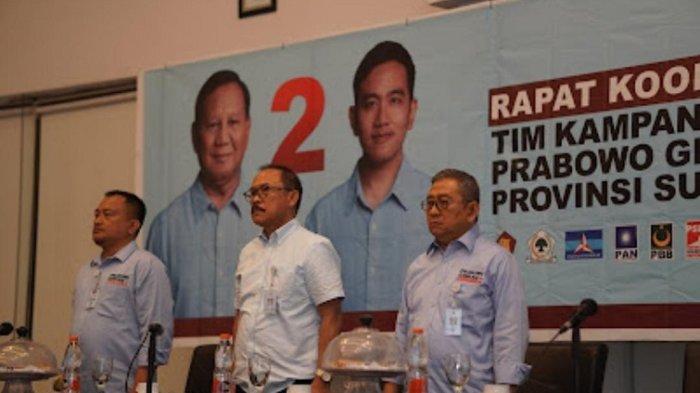 Ali Baal Masdar (kanan), Suhardi Duka (tengah), dan Isra Daming Pramulya (Kiri) saat Rapat Koordinasi Daerah (Rakorda) TKD Prabowo-Gibran di Sulbar di Grand Maleo Hotel & Convention Jl Yos Sudarso, Kecamatan Mamuju, Kabupaten Mamuju, Rabu , (6/12/2023).