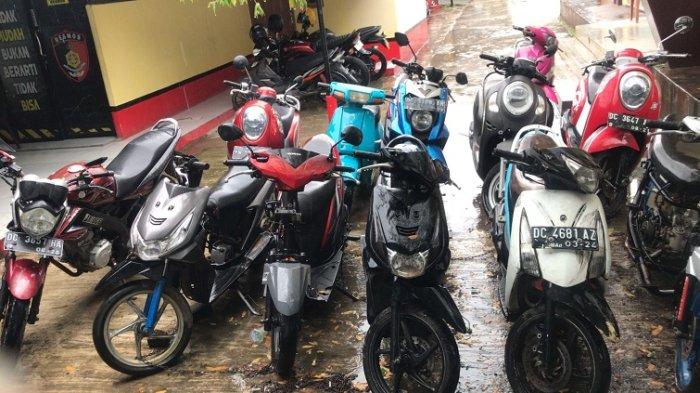 Barang bukti sejumlah kendaraan yang berhasi diamankan Satlantas Polresta Mamuju, Jl KS Tubun, Kelurahan Rimuku, Mamuju, Sulawesi Barat (Sulbar), Jumat (14/7/2023).