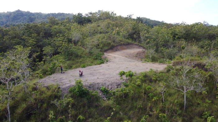 Foto Ridwan Alimuddin di Lokasi yang akan dijadikan TPA SAttoko di Kecamatan mappilli