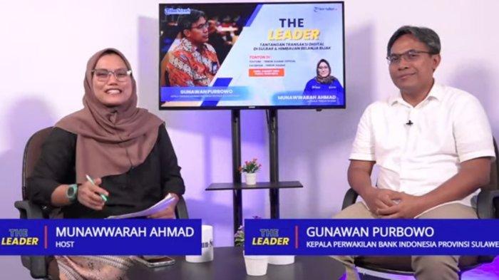 Kepala Bank Indonesia Sulbar, Gunawan Purbowo sedang berbincang dengan host Munawwarah Ahmad dalam program Podcast di Studio Tribun Sulbar, Rabu (6/3/2024).
