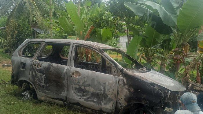 Mobil Terbakar - Kondisi mobil Avanza terbakar di jalan Trans Desa Randomayang Pasangkayu, Kamis (6/2/2025), Dugaan sementara akibat korsleting kabel
