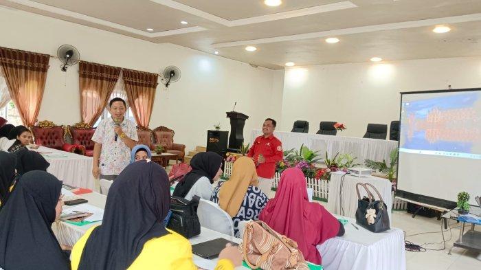Pelatihan Maba UT Majene - 344 Mahasiswa baru (Maba) Universitas Terbuka (UT) Majene mengikuti kegiatan Pelatihan Keterampilan Belajar Jarak Jauh (PKBJJ), yang diselenggarakan secara bertahap di enam kabupaten di Sulawesi Barat. Kegiatan ini dilaksanakan secara bertahap di enam kabupaten se-Sulawesi Barat ayng diawali di kabupaten Majene, Sulbar