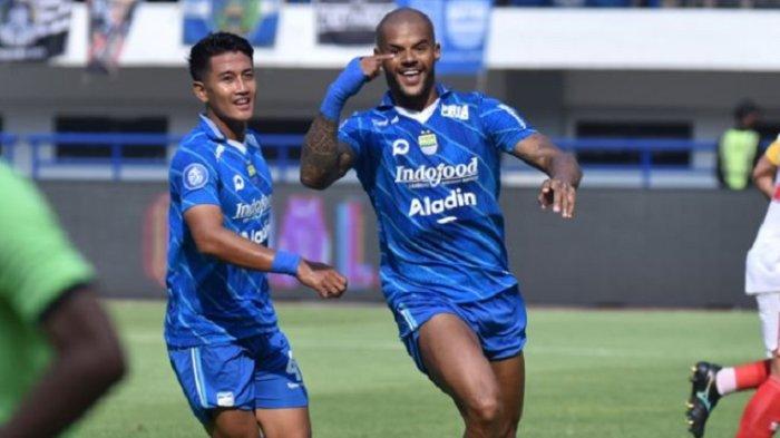 Pemain Persib David Da Silva usai mencetak gol.
