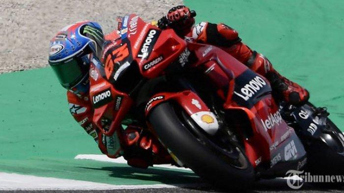 Pembalap Ducati Tim Lenovo Italia, Francesco Bagnaia berkompetisi selama Grand Prix Moto GP Italia di trek balap Mugello, Tuscany, pada 29 Mei 2022.