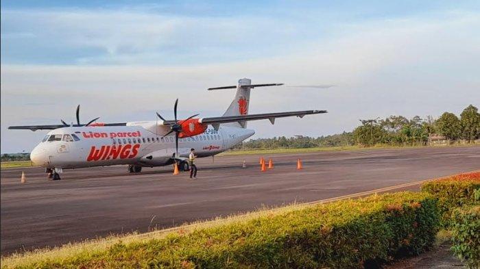 Pesawat Wings Air siap melayani penerbangan di Bandara Tampa Padang Mamuju, Senin (13/3/2023)