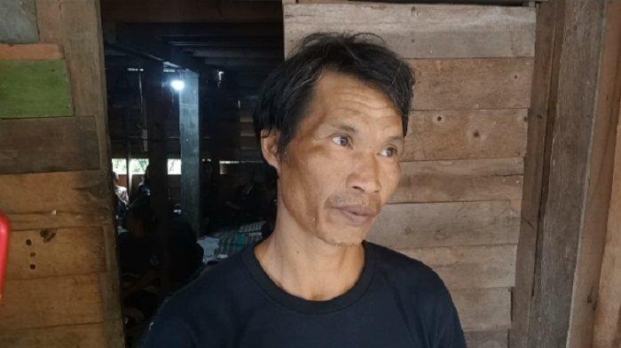 Petrus, ayah Alpian (9) bocah korban digigit anjing di Dusun Batu Tedong, Desa Balla, Kecamatan Balla, Kabupaten Mamasa.