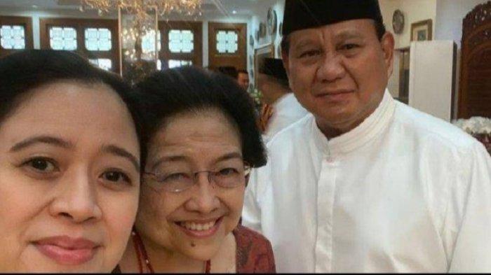Prabowo Subianto foto bersama Ketua Umum PDIP Megawati Soekarno Putri dengan Puan Maharani.