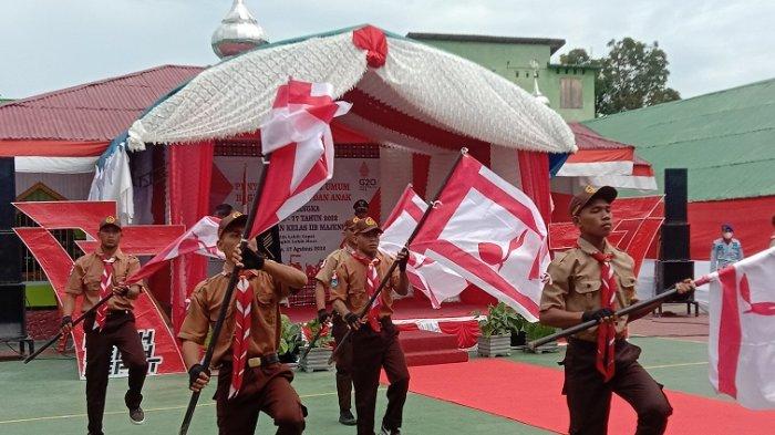 Pramuka warga binaan Rutan Majene tampil dalam acara pembukaan penyerahan remisi di Rutan Kelas II Majene. Jl. Andi Tonra No.13, Labuang, Kecamatan Banggae Timur, Kabupaten Majene, Sulbar, Rabu (17/8/2022).