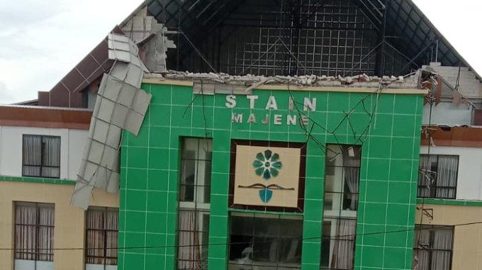 Rektorat STAIN Majene rusak akibat angin kencang