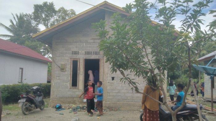 Rumah duka balita korban tenggelam di Desa Paraili, Kecamatan Topoyo, Kabupaten Mamuju Tengah, Sulawesi Barat, Sabtu (7/9/2024). (Sandi/Tribun-Sulbar).