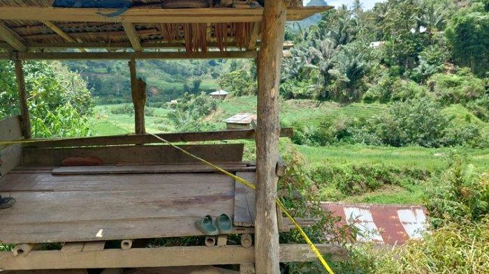 Suasana TKP anak bunuh orangtua di Desa Buntu Tanete, Kecamatan Messwa, Kabupaten Mamasa.