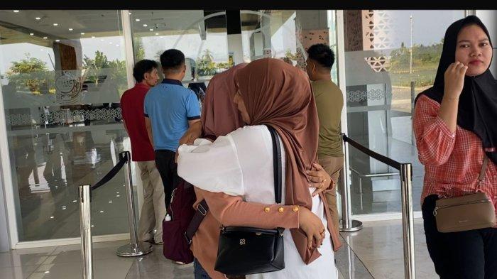 MUDIK LEBBARAN 2025 - Suasana pintu kedatangan di Bandara Tampa Padang Mamuju, Kelurahan Sinyonyoi Selatan, Kecamatan Kalukku, Kabupaten Mamuju, Sulawesi Barat (Sulbar), Sabtu (29/3/2025).Pegawai Bandara Tampa Padang Mamuju Frea Nadhifa Zhafira Khadziah menyebutkan, sejak arus mudik lebaran ini pergerakan penumpang yang datang sebanyak 800 orang.