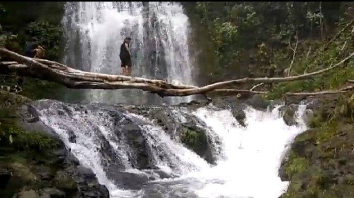 Witasa alam air terjun Salumarak, di Desa Mesakada, Kecamatan Mehalaan, Kabupaten Mamasa.