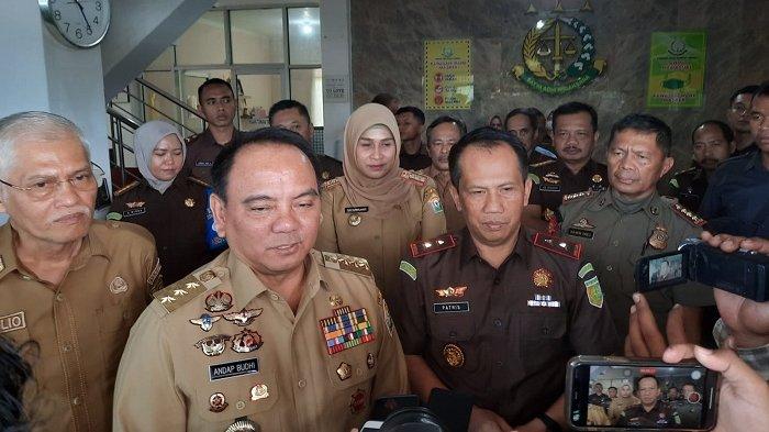 Pj Gubernur Sulawesi Tenggara (Sultra), Andap Budhi Revianto menyambangi Kejaksaan Tinggi Provinsi Sultra, pada Selasa (12/9/2023).