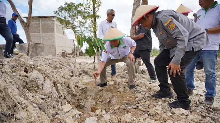 Ketua DPD HKTI Sultra, Andi Sumangerukka ingin terus mempromosikan inovasi dalam pertanian, termasuk penerapan teknologi modern dan praktik berkelanjutan.