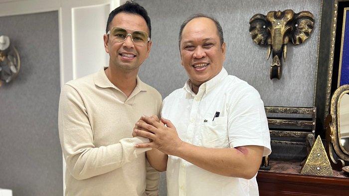 Artis Raffi Ahmad akan meramaikan Sultra Run IKA UMI di Kota Kendari, Sulawesi Tenggara, pada 27 Juli 2024 mendatang. Raffi hadir atas undangan Ruksamin selaku Ketua Ikatan Alumni Universitas Muslim Indonesia (IKA UMI) Sultra.