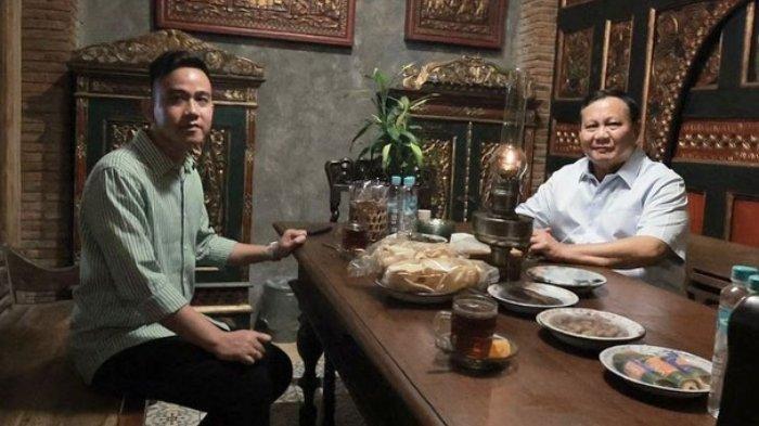 Wali Kota Solo Gibran Rakabuming Raka ‘dielus’ berduet dengan Prabowo Subianto pada Pemilihan Presiden atau Pilpres 2024. Usulan Prabowo-Gibran sebagai pasangan Calon Presiden (Capres) dan Calon Wakil Presiden (Cawapres) 2024 tersebut disampaikan relawan Pro Jokowi atau Projo Banten.