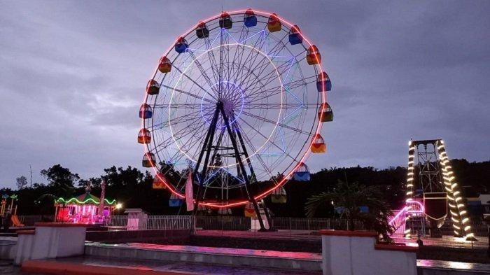 Wisata Anjungan Teluk Kendari dan wahana bermain Tambat Labuh Kendari, Jl Ir H Alala, Kelurahan Tipulu, Kecamatan Kendari Barat, Kota Kendari, Provinsi Sulawesi Tenggara (Sultra).