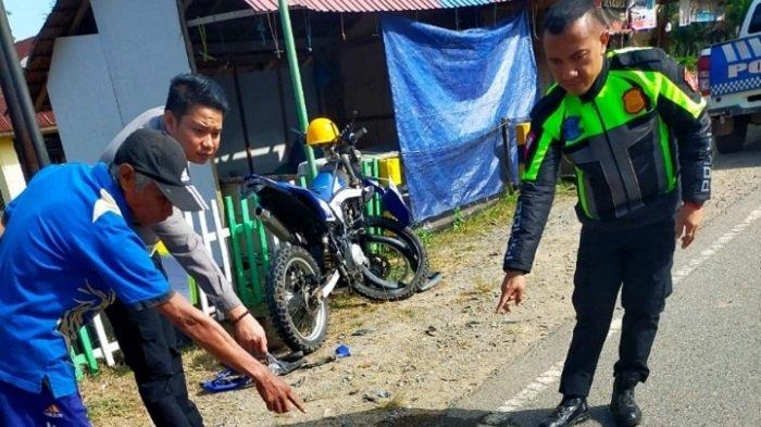 Begini kondisi korban kecelakaan maut di Jalan Poros Trans di Desa Tudungano, Konawe Utara (Konut), Sulawesi Tenggara (Sultra), Senin (25/9/2023). Insiden tabrakan tersebut bermula ketika EI (28) berkendara dari arah Sawa menuju Lembo. Ketika di Desa Tudangano, EI melambung mobil yang ada di depannya.