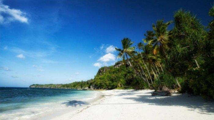 Pantai di Desa Wisata Kulati, Tomia Timur, Wakatobi, Sulawesi Tenggara (Sultra)