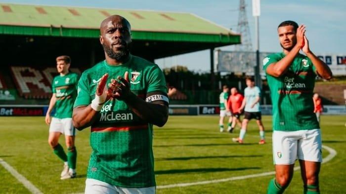 Sosok pemain asing asal Nigeria, bernama Fuad Sule. Kabarnya akan memperkuat klub Liga 1 musim 2025-2026, Persis Solo.