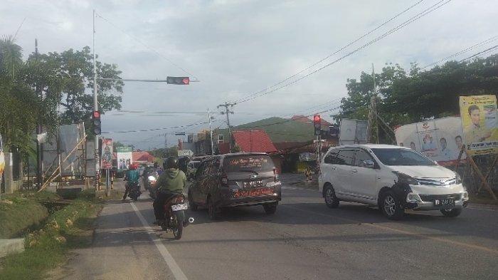 TRAFFIC LIGHT – Penampakan traffic light di Simpang Polsek Katobu, Kabupaten Muna, Sulawesi Tenggara, Rabu (31/1/2024). Traffic light tersebut merupakan yang pertama dan satu-satunya di Kabupaten Muna.