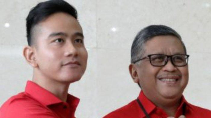 Sekretaris Jenderal atau Sekjen PDIP, Hasto Kristiyanto, bersama Gibran Rakabuming Raka. Gibran yang merupakan kader PDIP kini maju menjadi Cawapres Prabowo Subianto pada Pemilihan Presiden atau Pilpres 2024.