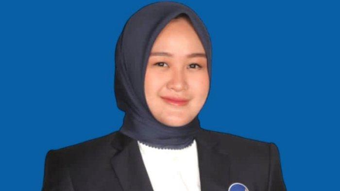 Simak profil Sitya Giona Nur Alam, sosok calon Wali Kota Kendari pada Pemilihan Kepala Daerah atau Pilkada Kendari 2024 di Sulawesi Tenggara. Simak pula sepak terjang anak pasangan Nur Alam-Tina Nur Alam ini hingga akhirnya menjadi salah satu bakal calon wali kota di Pemilihan Wali Kota atau Pilwali Kendari 2024. Pada Pilkada 2024 di Kota Kendari, Giona berpasangan Subhan yang merupakan sosok politisi Partai Keadilan Sejahtera (PKS) sebagai bakal calon wakil wali kotanya.