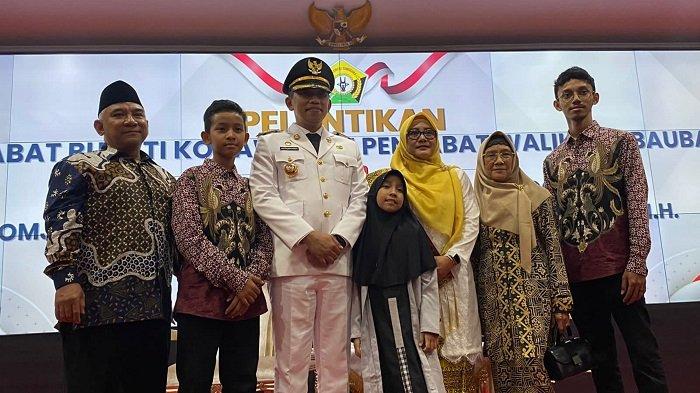 Penjabat atau Pj Wali Kota Baubau, Rasman Manafi sebut tunggu arahan Pj Gubernur Sulawesi Tenggara (Sultra) untuk melaksanakan tugas awal. Hal tersebut ia ungkapkan setelah pelantikan di Aula Merah Putih, Rumah Jabatan atau Rujab Gubernur Sultra, pada Senin (25/9/2023).