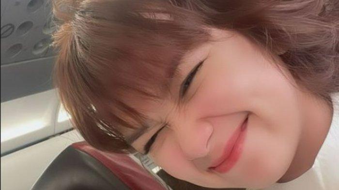 Video Rebecca Klopper yang lagi viral, terbaru aktivitasnya terekam dalam unggahan InstaStory akun Instagram miliknya @rklopperr. Becca, sapaan akrabnya, masih aktif mengunggah berbagai kegiatan terbarunya melalui akun IG yang hingga Kamis (14/09/2023) sudah memiliki 5,8 juta pengikut.