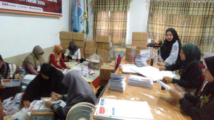 Tindakan KPU Kolaka dalam menjaga keamanan surat suara dengan menyimpan di setiap ruangan kantor KPU Kabupaten Kolaka, Provinsi Sulawesi Tenggara (Sultra).
