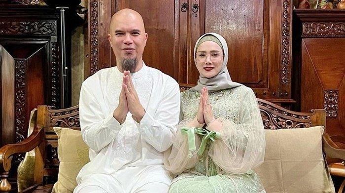PEMBELAAN AHMAD DHANI- Ahmad Dhani dan Mulan Jameela, Ahmad Dhani menyebut dibalik kesabaran istrinya, Mulan Jameela justru mendapatkan rezeki yang luar biasa sebagai berkah dihujat, wajar tak membela