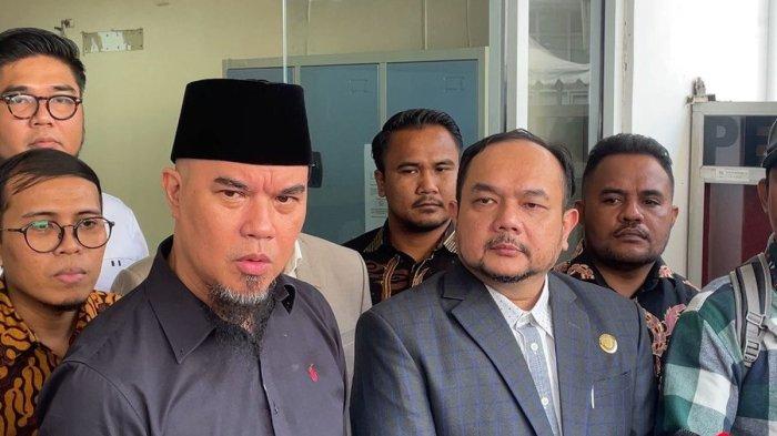 AHMAD DHANI LAPORKAN LITA GADING - Ahmad Dhani usai berkonsultasi ke KPAI untuk melaporkan dugaan kekerasan psikis terhadap putrinya.
