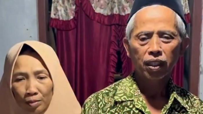 GURU DIDENDA - Ahmad Zuhdi (63), guru Madrasah Diniyah (Madin) Roudhotul Mutaalimin, Demak menolak pengembalian uang denda sebesar Rp12,5 juta dari wali murid yang sebelumnya menuntutnya.