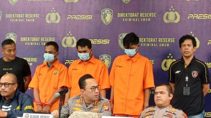 TERSANGKA PEMBUNUHAN NOTARIS- Para tersangka pembunuhan berencana notaris asal Tanah Sereal, Kota Bogor. Aksi pembunuhan terhadap Syarifah Sidah Alatas dilatar belakangi ingin mengusai mobil Civic putih berpelat nomor F 1573 ABO miliknya, korban ditikam